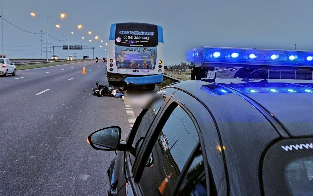 Fatal siniestro vial por el fallecimiento de un motociclista al chocar ...