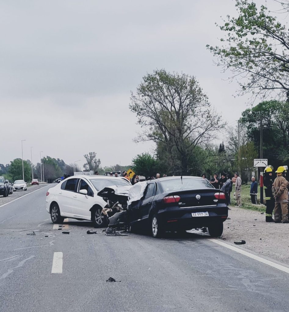 Choque trágico en Ibarlucea entre dos autos de frente: uno de los ...