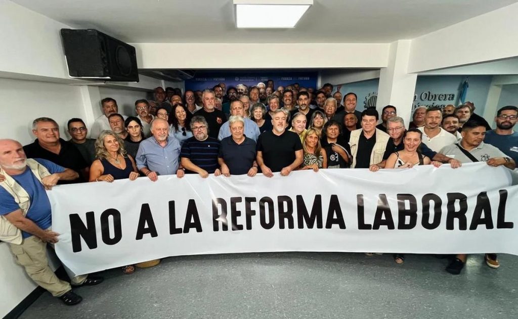 Más de 100 gremios marchan en Rosario contra la reforma laboral del ...
